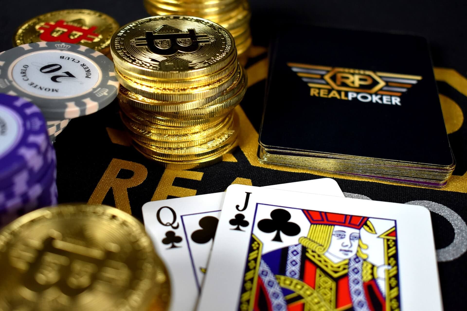 TOP 3 WAYS TO EARN CRYPTO WHILE PLAYING POKER